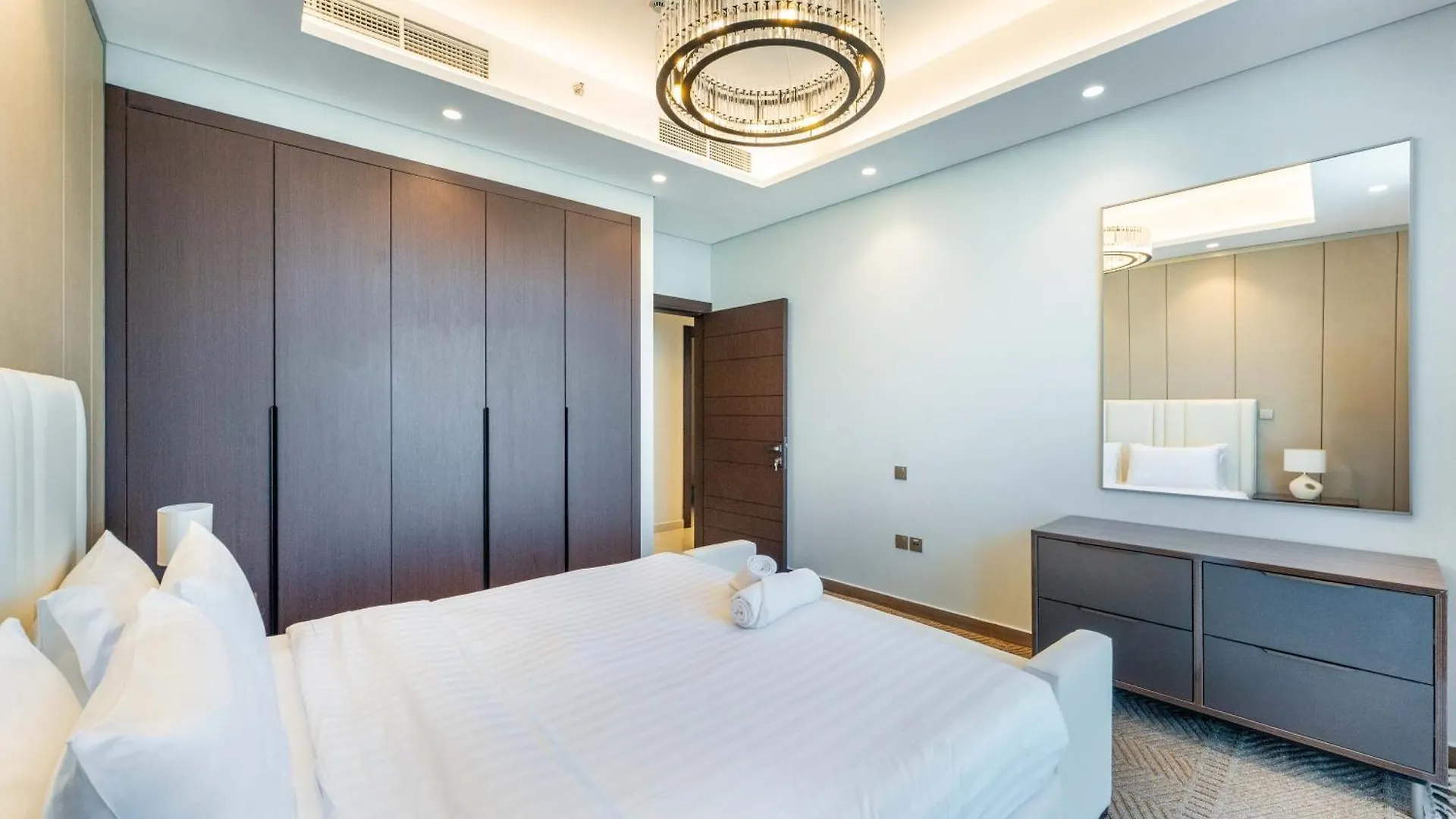 Luxury 2 Bedroom Apartment In Nobles Tower By Pk Holidays Dubai